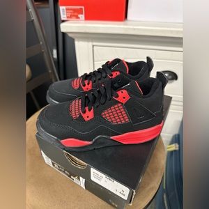 Jordan 4 Retro Thunder